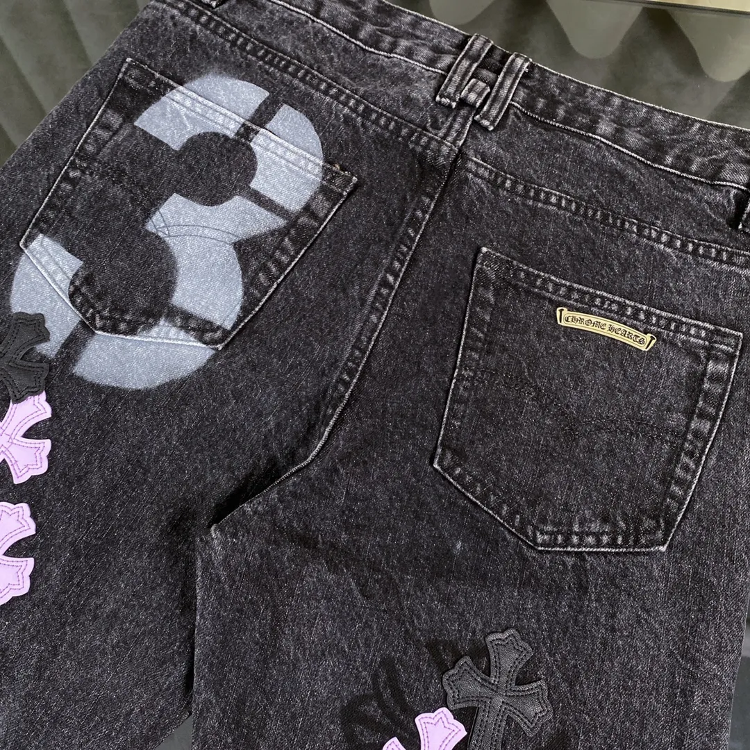 🅿️370 Chrome Hearts New Chrome Hearts Store Limited Edition Black Purple Ox King Heavy Industry Leather Label Jeans Same Style for Men and Women Original Purchased and Patterned 10W➕Really Restores the Ultimate Texture of Vintage Special Italian Cowhide Printing and Cutting Customized Sheepskin Three-layer Thick Line Leather The whole body is spliced in heavy water washing process Craftsmen hand-splash ink You can see the details Three-dimensional cutting version Loose and comfortable, not picky on the body, tall and slim, made by a large factory Original factory quality control, same style for men and women, can be matched with couples, versatile recommendation, must-have jeans for all seasons Color: black Size: S-XL